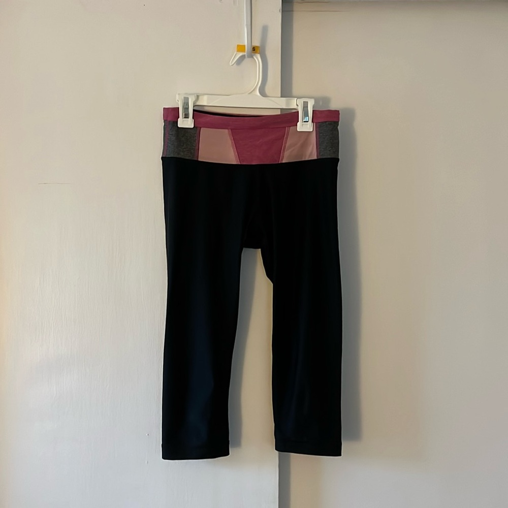 Cropped Athletic Legging with Pink Waistband